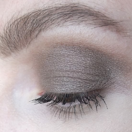 J.Cat Beauty Flying solo Eyeshadow 120 Mud Wrestle