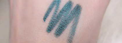 Тест стойкости карандаша на слизистой Provoc semi-permanent gel eye liner waterproof оттенок 78 Enchanting