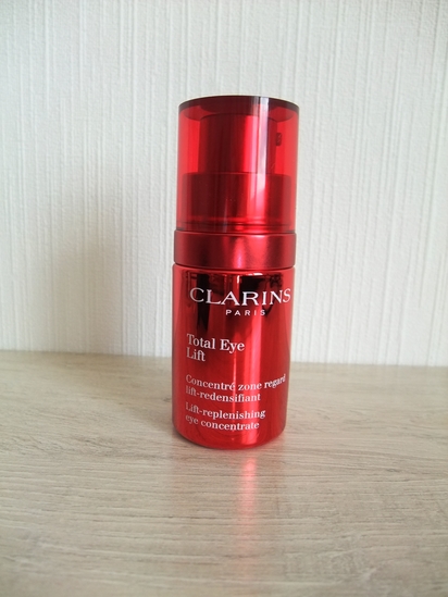 Clarins Total Eye Lift Концентрат с эффектом лифтинга для кожи вокруг глаз