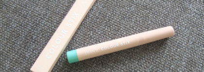 Есть решение: очень стойкий штрих для освежающего макияжа с ColourPop Colour Shadow Stix We're off