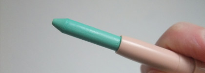 Есть решение: очень стойкий штрих для освежающего макияжа с ColourPop Colour Shadow Stix We're off