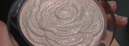 Есть решение: альтернатива инди-брендам или бюджетный дуохромный хайлайтер/тени Essence Bloom Baby, Bloom! тон 02 Rose & Shine