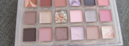 Красотка Huda Beauty Rose quartz palette
