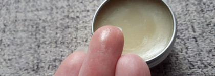 Твёрдый воск для волос DNC. Есть ли смысл в таком средстве?