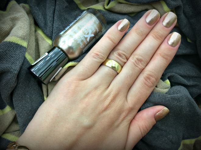 Классическое золото Xtreme wear Nail color 485 Golden-I Sally Hansen