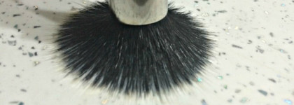 Старенькие, но тем не менее глубоко любимые косметические кисти Mac