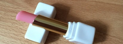 Внесезонная красавица Guerlain Kiss Kiss Roselip Hydrating & Plumping Tinted Lip Balm в оттенке 371 Morning Rose