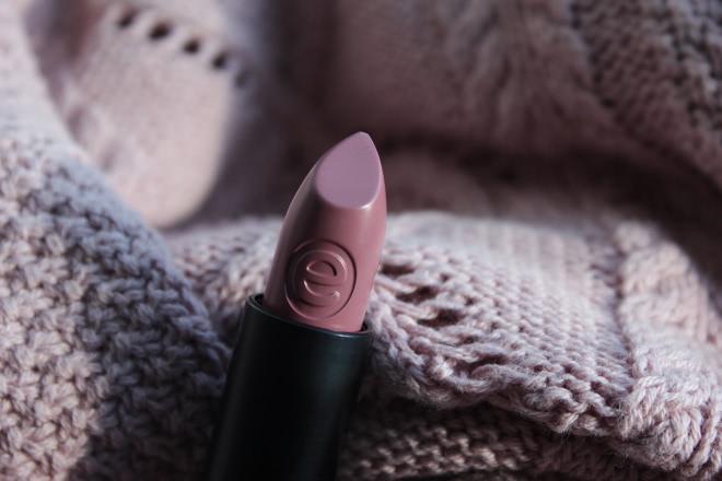 Essence longlasting lipstick nude в оттенке 03 Сome naturally