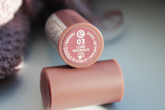 Essence longlasting lipstick nude в оттенке 03 Сome naturally