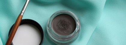 Маленькая, да удаленькая. Anastasia Beverly Hills Dipbrow Pomade в оттенке Ash Brown