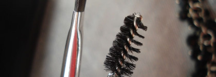 Оформляем брови тенями NYX Eyebrow cake powder в оттенке Ecp03 Taupe/Ash