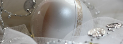 Рождественская игрушка - Guerlain Meteorites Flocons Enchantes Poudre Sublimatrice Light-Enhancing Powder