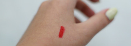 Горячий красный и молоко. Карандаши Nyx