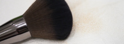 Очистка кистей и спонжей с помощью средств Make Up For Ever