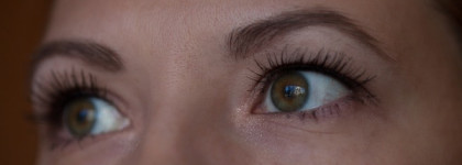 Водостойкая подводка-тени Make Up For Ever и проработка межресничного пространства в макияже глаз с нависшим веком