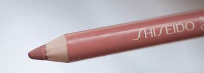 Что это на губах? Яркий анемон Shiseido RD702. Все еще ищете свой нюд?