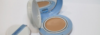 Уход и маскировка в одном средстве? Holika Holika Water Drop CC Pact 02 Natural Skin