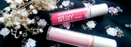 О том, что нужно сделать,чтобы матовая помада стала матовой на примере Essence Stay Matt Lip Cream в оттенке 03 Smooth Berry и 01 Velvet Rose