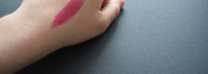 Моя ягодная  Catrice Graphic Grace C01 Straight Style Powdery Lips