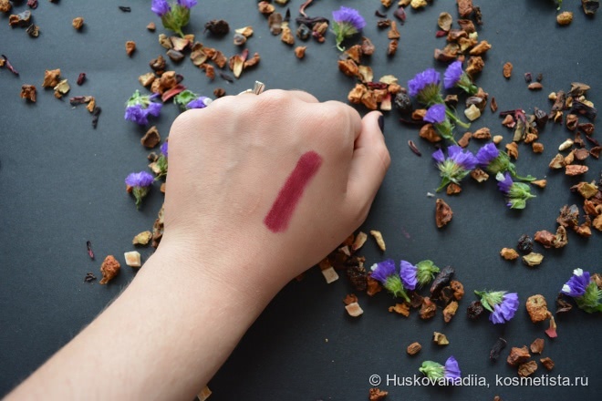 Essence Glossy Stick в оттенке 05 Brilliant Burgundy