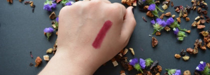 Essence Glossy Stick в оттенке 05 Brilliant Burgundy