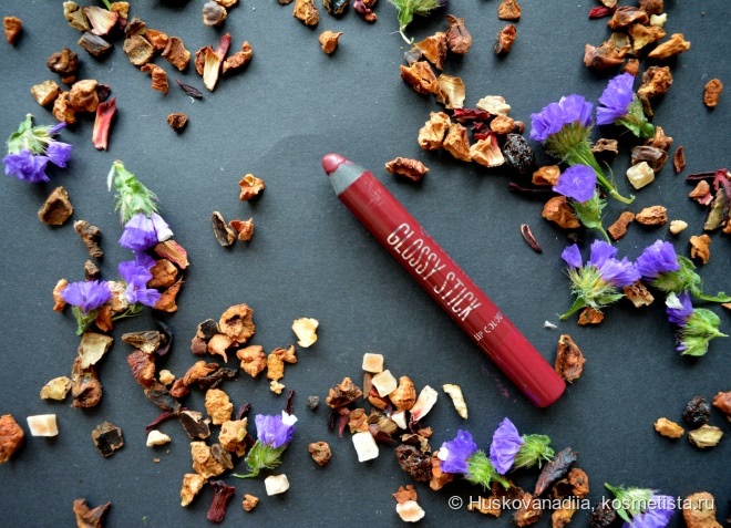 Essence Glossy Stick в оттенке 05 Brilliant Burgundy