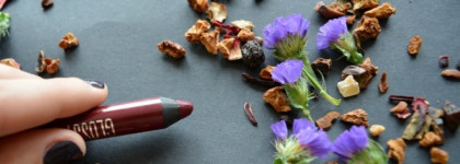 Essence Glossy Stick в оттенке 05 Brilliant Burgundy