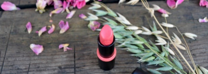 Идеальная во всем - Essence Longlasting Lipstick #01 coral calling