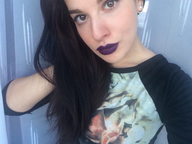 NYX Simply Vamp lip cream SV02 Temptress и SV06 SHE Devil