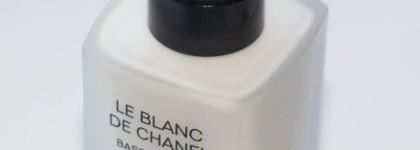 Черным по белому Chanel Perfection Lumiere Velvet foundation #10 и Chanel Le Blanc De Chanel Sheer Illuminating Base