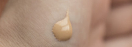 Сияющий тональный крем и консилеры Becca