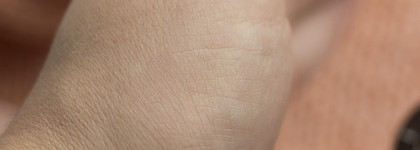 Сияющий тональный крем и консилеры Becca