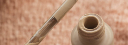 Сияющий тональный крем и консилеры Becca