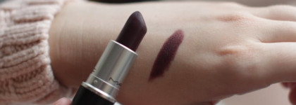 Если вы собираетесь на шабаш, не забудьте дополнить образ помадой MAC matte smoked purple