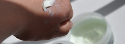 Несколько слов об уходе за кожей рук вместе с Caudalie Hand and Nail Cream и The Body Shop Absinthe Purifying Hand Butter