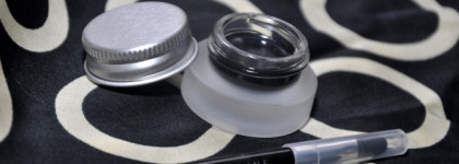 Maybelline Eyestudio Lasting Drama gel eyeliner в оттенке #07 Black Chrome