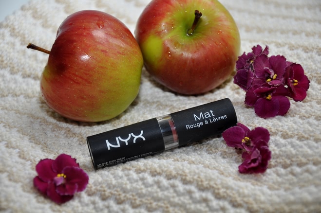 Осенний нюд - NYX Matte Lipstick MLS 19 Euro Trash