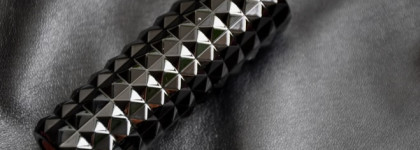 Kat Von D Studded Kiss Creme Lipstick в 4 оттенках: Lolita 2, OG Lolita, Double Dare, Lovecraft