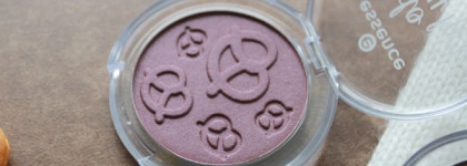 Essence Oktoberfest «Do schau her!» eyeshadow 01 и 03