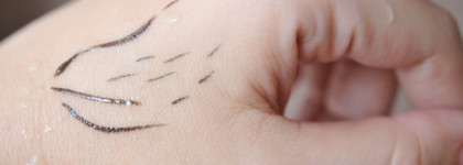 Идеальный лайнер Clinique Pretty Easy Liquid Eyelining Pen 01 black