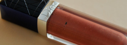 Помада и блеск, которые задержались в моей косметичке