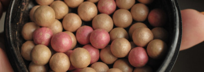 Румяна в шариках - прошлый век или универсальное средство? Oriflame Giordani Gold Bronzing Pearls (Luminous Peach, Sublime Radiance)