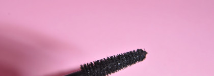 Неоднозначные продукты для макияжа глаз: MAC In Extrime Dimension 24HR Kajal Eye Liner / MAC Magic Extension 5 mm fiber Mascara