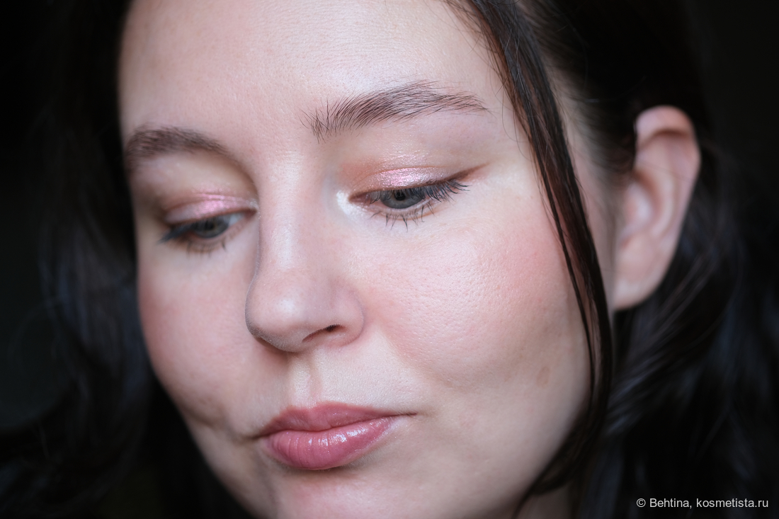 Дневной свет от окна, пасмурно