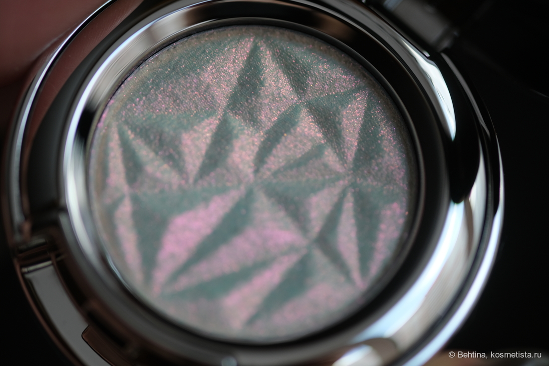 Дневной свет от окна, пасмурно