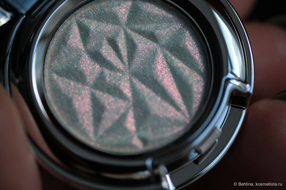 Дневной свет от окна, пасмурно