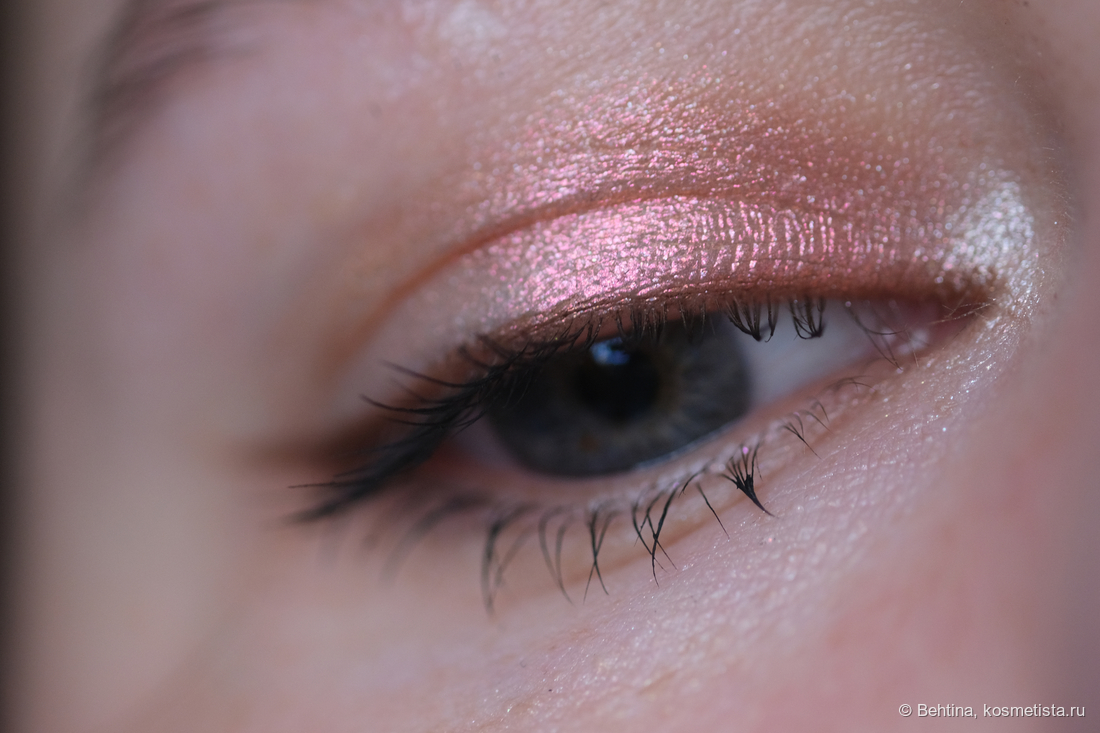 Дневной свет от окна, пасмурно