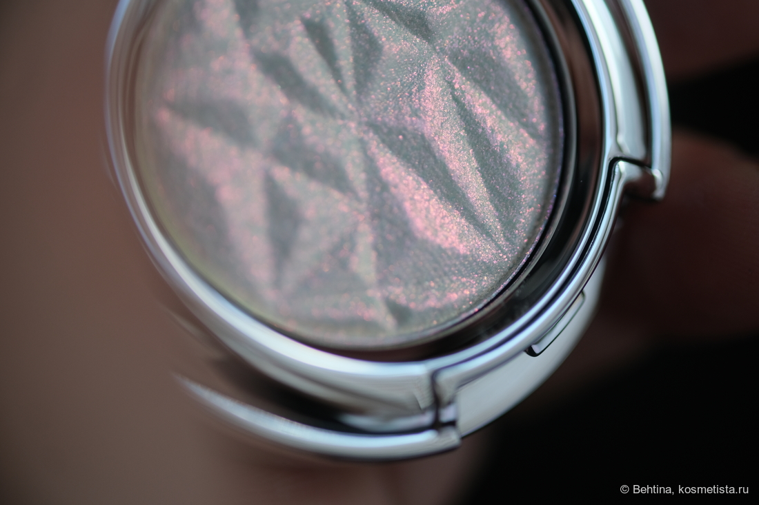 Дневной свет от окна, пасмурно