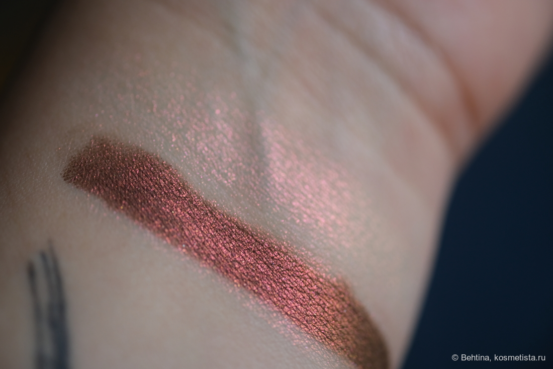 Дневной свет от окна, пасмурно