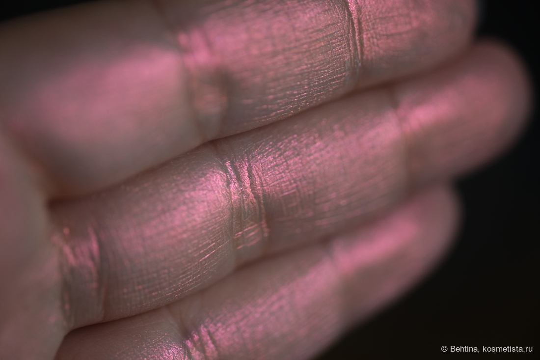 Дневной свет от окна, пасмурно